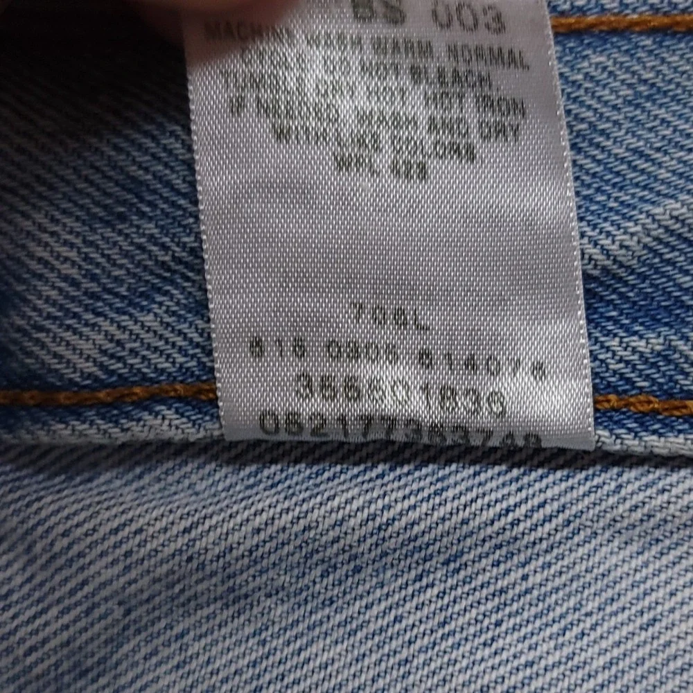 Levi's 550 Relaxed Fit Mens Light Wash Blue Denim Shorts W42 Distressed